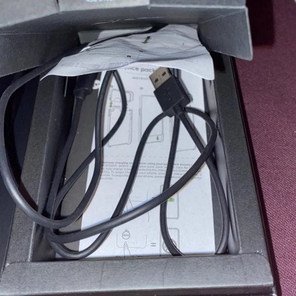 MOPHIE IPHONE CHARGER CASE - Picture 2 of 3